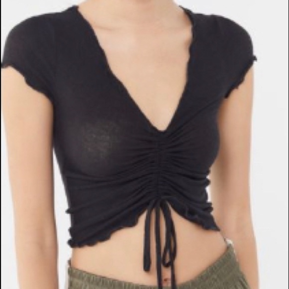 URBAN OUTFITTERS- front sinch tie black top